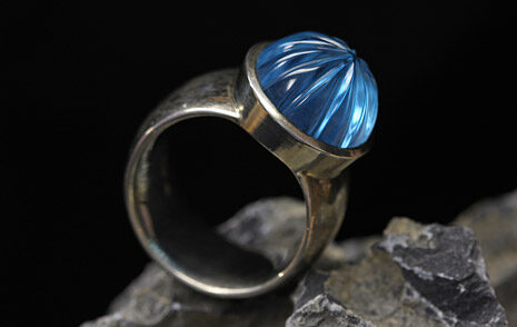 Ring mit blauen Stein